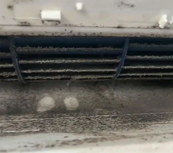 甘德空调吹的风有股烧焦味是怎么回事